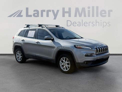 Used 2017 Jeep Cherokee Latitude image 8
