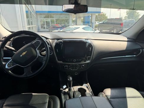 Used 2019 Chevrolet Traverse Premier w/ Driver Confidence II Package FWD image 6