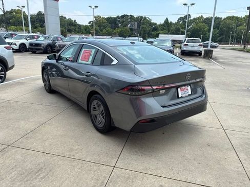 Used 2026 Nissan Sentra SV w/ Floor Mat Package FWD image 5