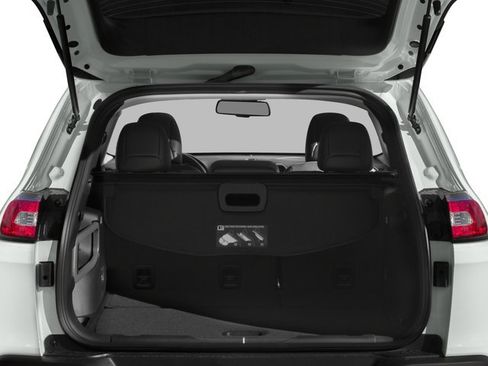 Used 2016 Jeep Cherokee Trailhawk w/ Comfort/Convenience Group AWD/4WD image 15