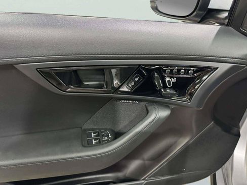 Used 2019 Jaguar F-TYPE Convertible RWD image 31