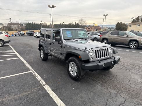 Used 2018 Jeep Wrangler Unlimited Sport S image 8