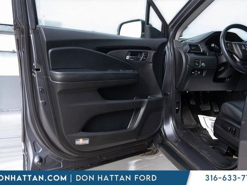 Used 2022 Honda Pilot Touring image 15