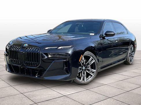 Used 2025 BMW 750e xDrive image 1