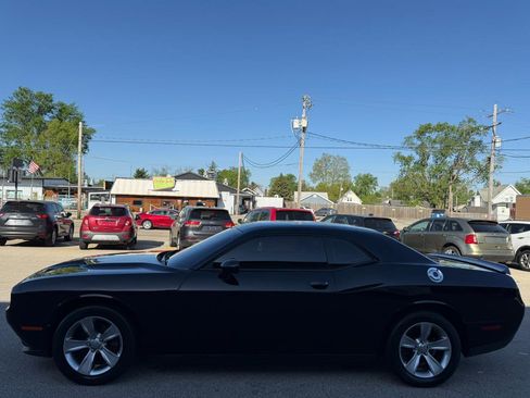Used 2018 Dodge Challenger SXT RWD image 2