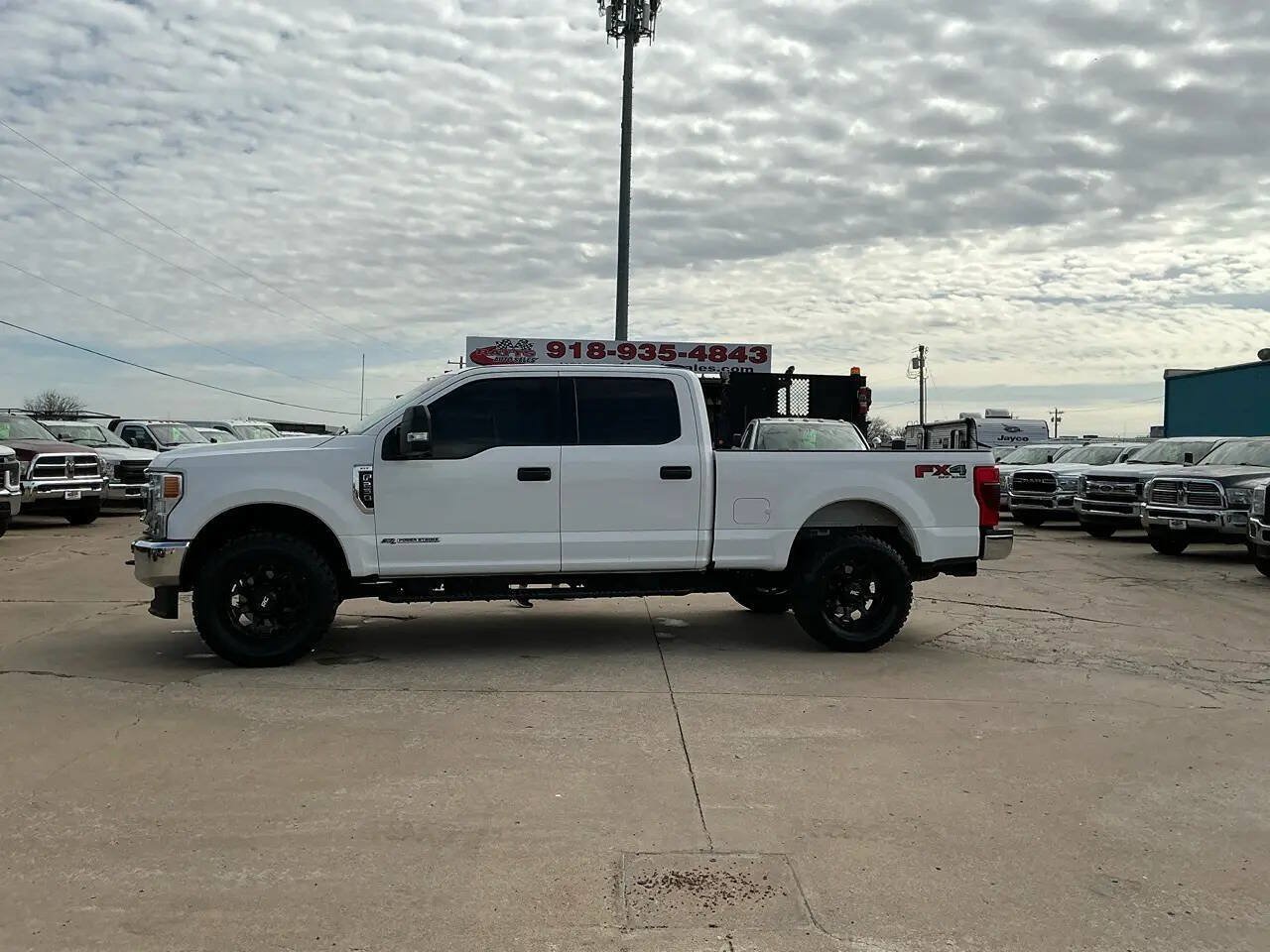 Used 2022 Ford F250 XLT w/ FX4 Off-Road Package AWD/4WD image 2