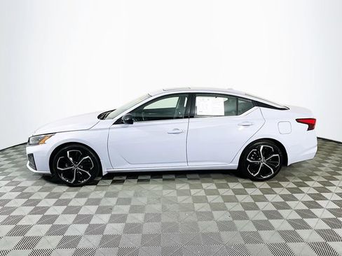 Used 2024 Nissan Altima 2.5 SR w/ SR Premium Package FWD image 5