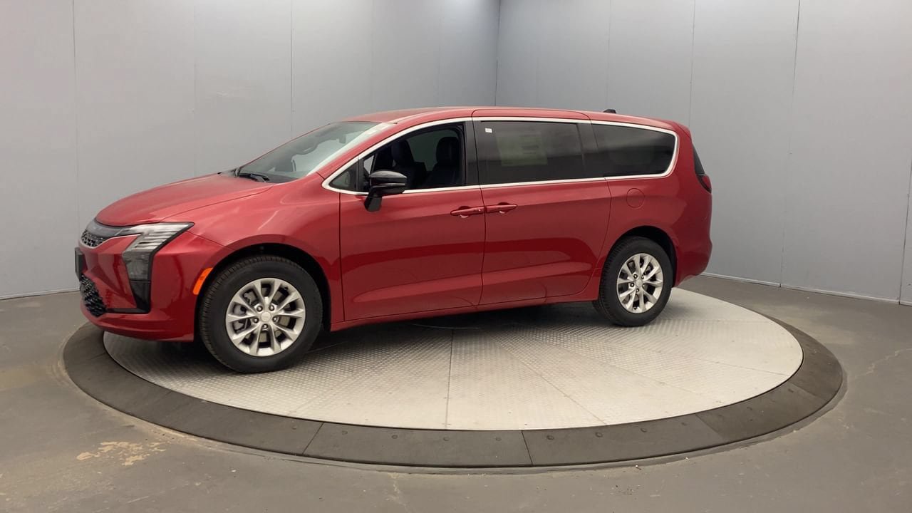 New 2027 Chrysler Pacifica Select w/ Family Tech Group AWD/4WD image 9