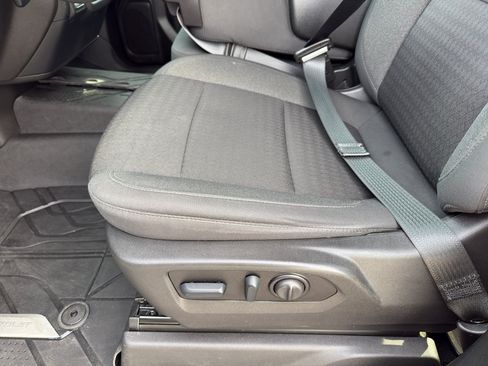 Used 2022 Chevrolet Silverado 2500 Custom w/ Custom Value Package image 14