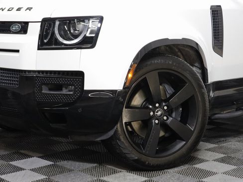 Used 2025 Land Rover Defender 110 X-Dynamic SE image 3