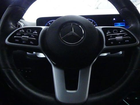 Used 2020 Mercedes-Benz GLB 250 4MATIC w/ Premium Package image 19