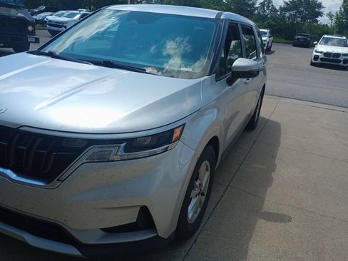 Used 2022 Kia Carnival LX FWD image 1