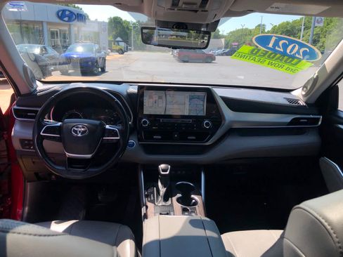 Used 2021 Toyota Highlander Platinum AWD/4WD image 23