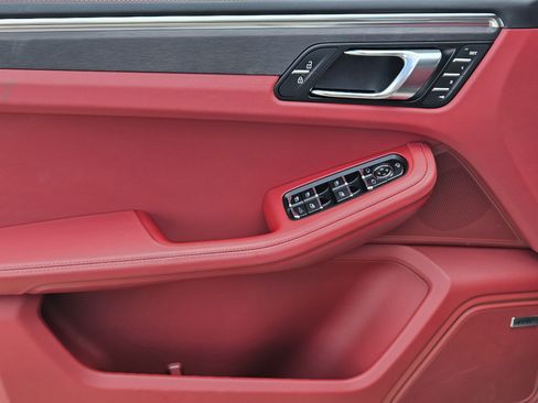 Certified 2026 Porsche Macan GTS AWD/4WD image 22