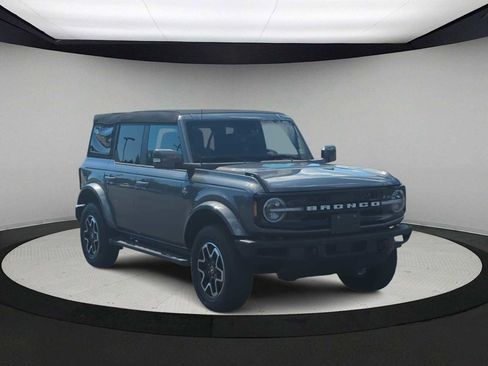 Used 2024 Ford Bronco Outer Banks image 2