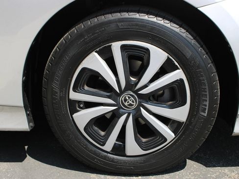 Used 2018 Toyota Prius Prime Premium FWD image 6