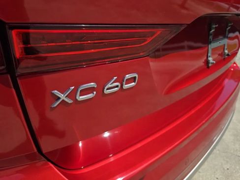 Used 2019 Volvo XC60 T5 R-Design AWD/4WD image 11