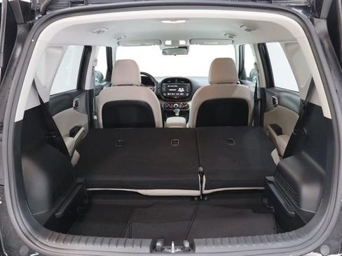 Used 2025 Kia Soul LX w/ LX Technology Package FWD image 32