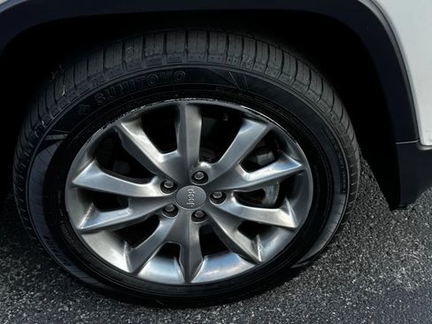 Used 2018 Jeep Cherokee Limited FWD image 34