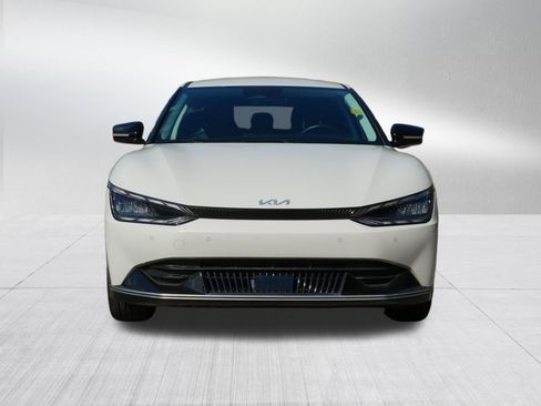 Certified 2022 Kia EV6 Wind AWD/4WD image 2