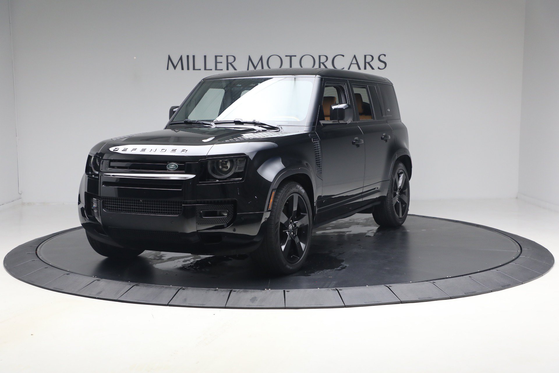 Used 2024 Land Rover Defender 110 V8 AWD/4WD image 1