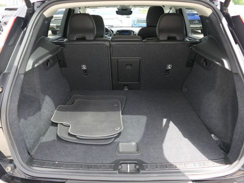 Used 2025 Volvo XC40 B5 Core AWD/4WD image 23