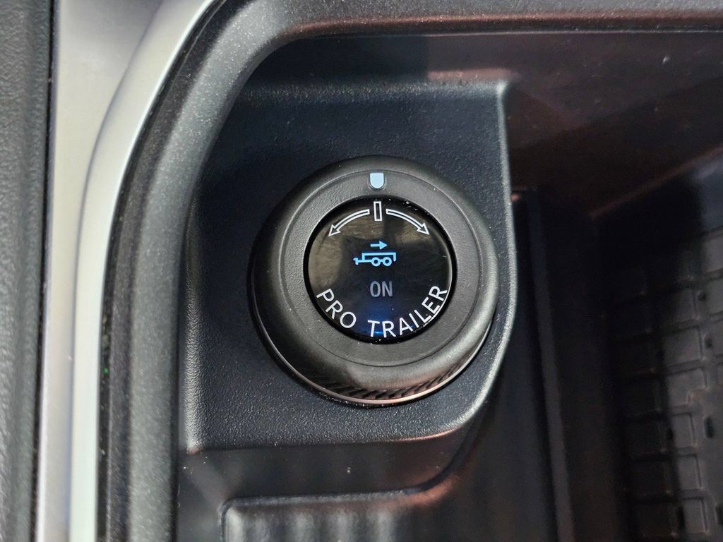 Used 2025 Ford Expedition Active AWD/4WD image 18