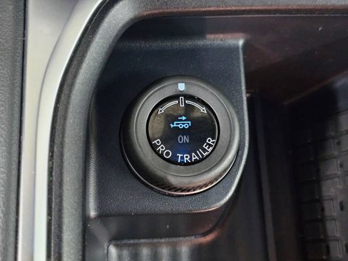 Used 2025 Ford Expedition Active AWD/4WD image 18