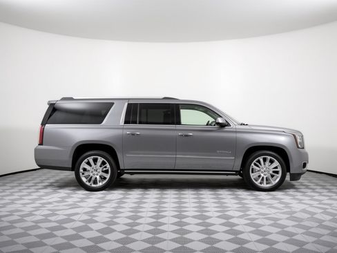 Used 2018 GMC Yukon XL Denali w/ Denali Ultimate Package AWD/4WD image 8
