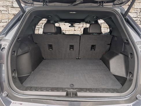 Used 2022 Chevrolet Equinox RS w/ Infotainment Package image 12