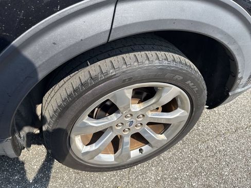 Used 2020 Ford Explorer Platinum w/ Premium Technology Package image 13