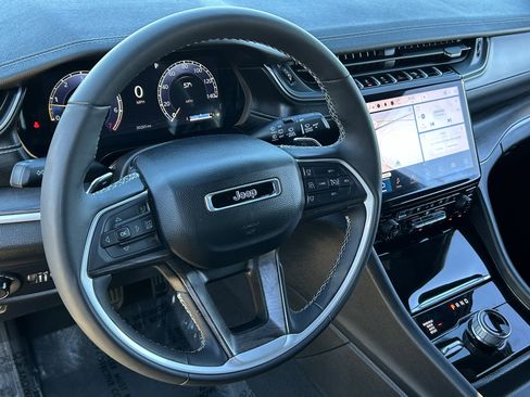 Certified 2024 Jeep Grand Cherokee L Limited w/ Luxury Tech Group II image 25