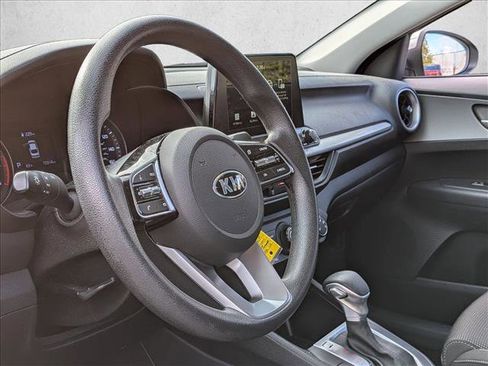 Used 2020 Kia Forte LXS image 9