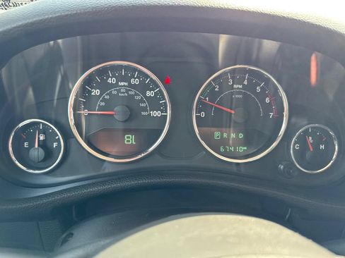 Used 2016 Jeep Wrangler Unlimited Sahara w/ Dual Top Group AWD/4WD image 17