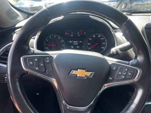 Used 2020 Chevrolet Malibu LT w/ Leather Package FWD image 25