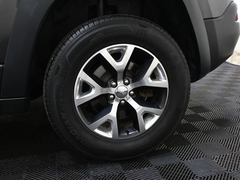 Used 2014 Jeep Cherokee Trailhawk w/ Cold Weather Group AWD/4WD image 34