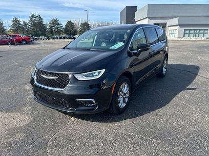 Used 2023 Chrysler Pacifica Touring-L