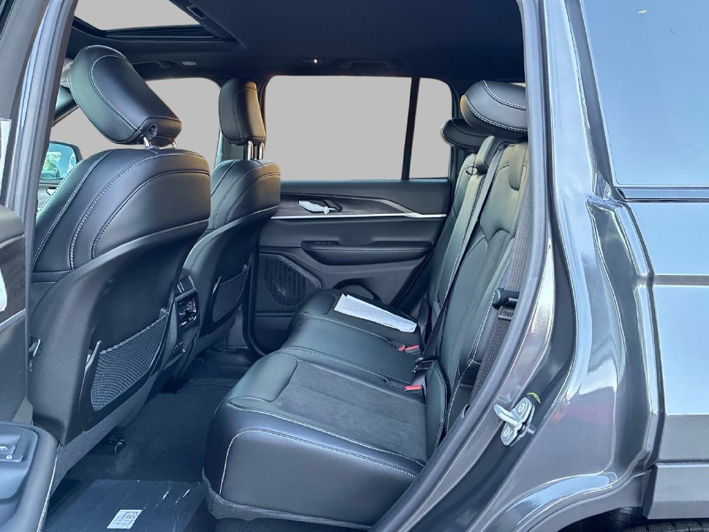 New 2026 Jeep Grand Cherokee Altitude AWD/4WD image 5