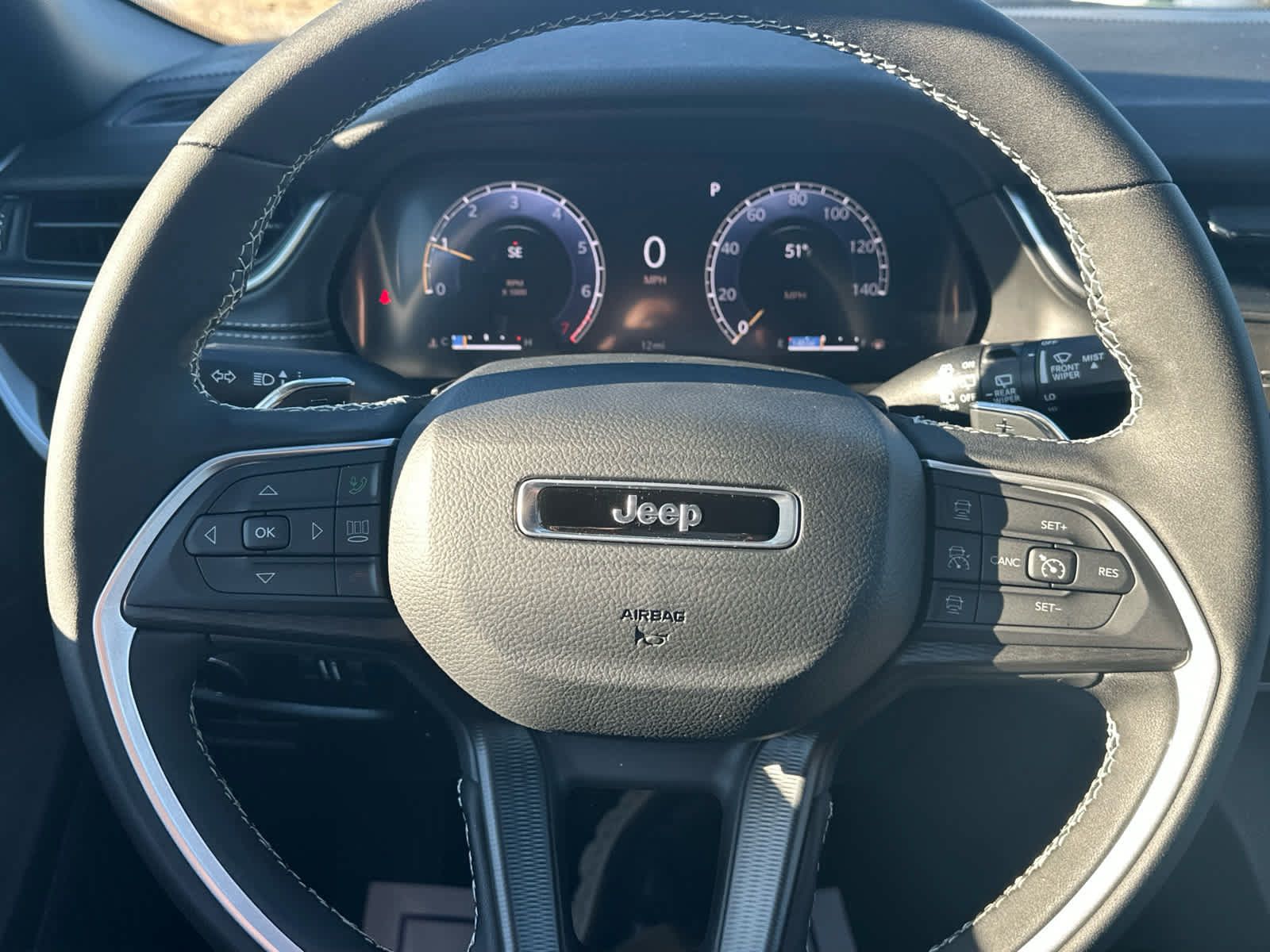 New 2025 Jeep Grand Cherokee Laredo X w/ Luxury Tech Group I AWD/4WD image 23