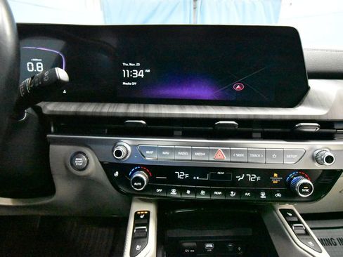 Used 2023 Kia Telluride EX w/ EX Captain's Chair Package image 21