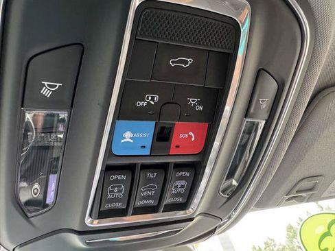 Used 2023 Jeep Grand Cherokee L Limited w/ Luxury Tech Group II AWD/4WD image 23