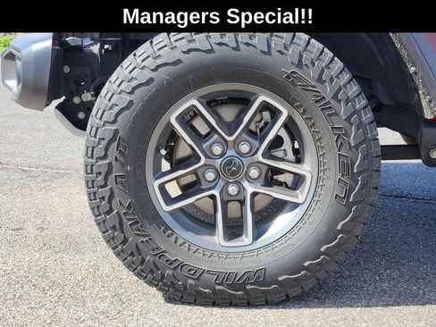 Used 2024 Jeep Gladiator Mojave w/ Safety Group AWD/4WD image 12
