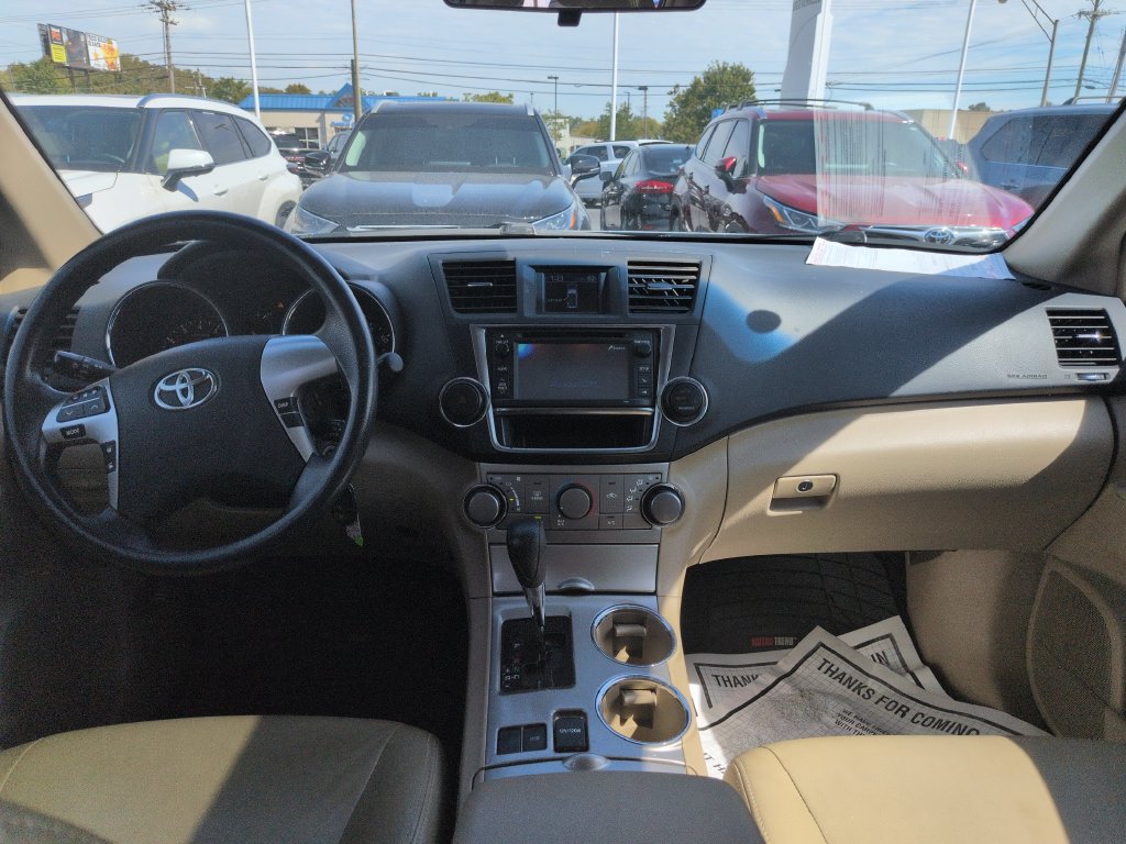 Used 2013 Toyota Highlander FWD w/ Cold Weather Pkg image 12