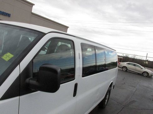 Used 2014 Chevrolet Express 2500 Extended RWD image 36