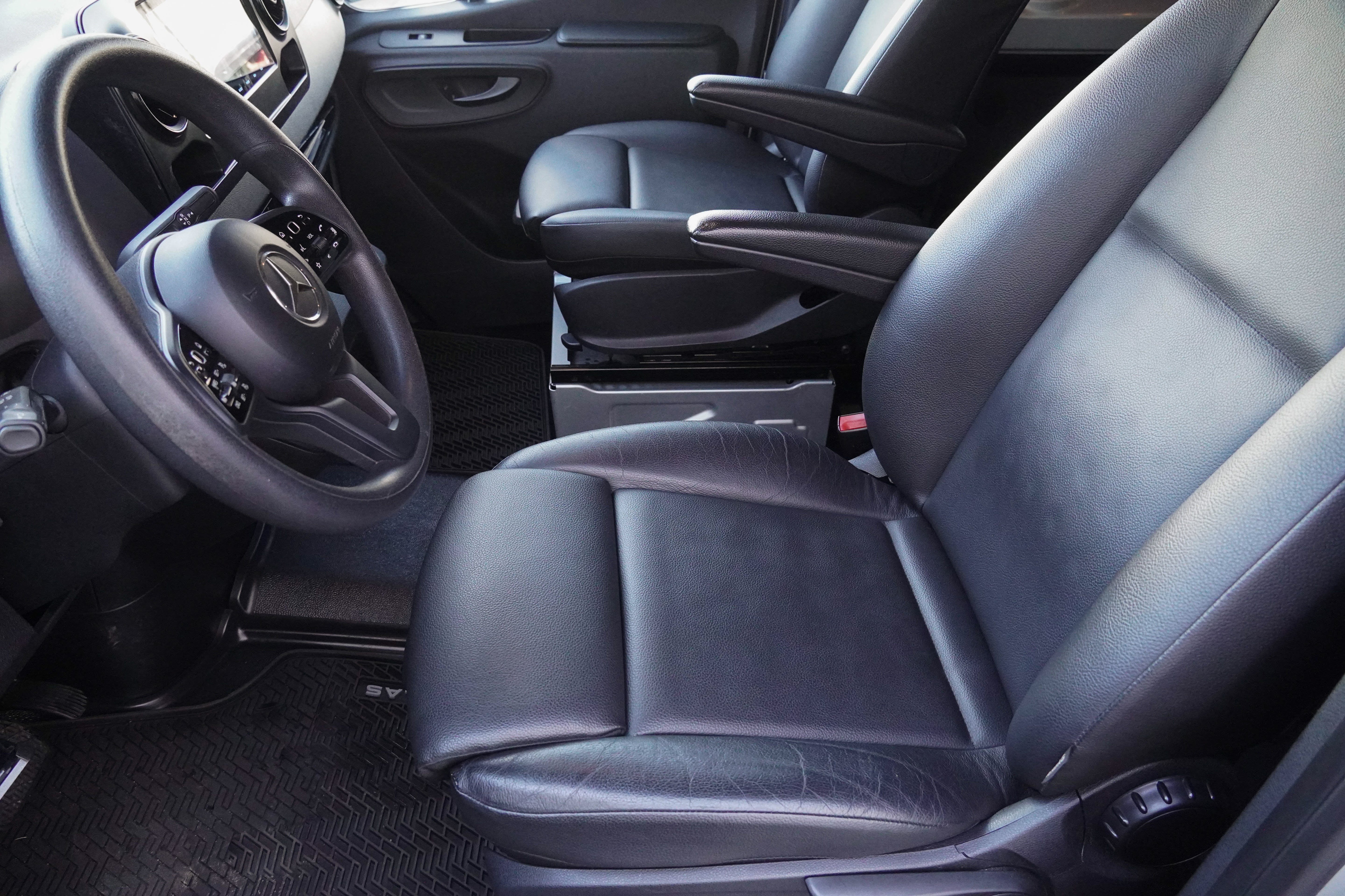 Used 2019 Mercedes-Benz Sprinter 2500 image 13