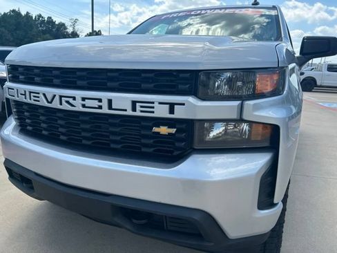 Used 2020 Chevrolet Silverado 1500 Custom w/ Custom Value Package AWD/4WD image 3