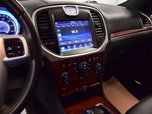 Used 2013 Chrysler 300 RWD image 20