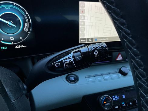 Used 2025 Hyundai Elantra Limited image 33