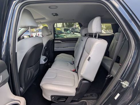 Used 2024 Hyundai Palisade SEL FWD image 11