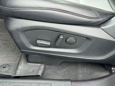 Certified 2022 Ford Explorer XLT w/ Equipment Group 202A image 23